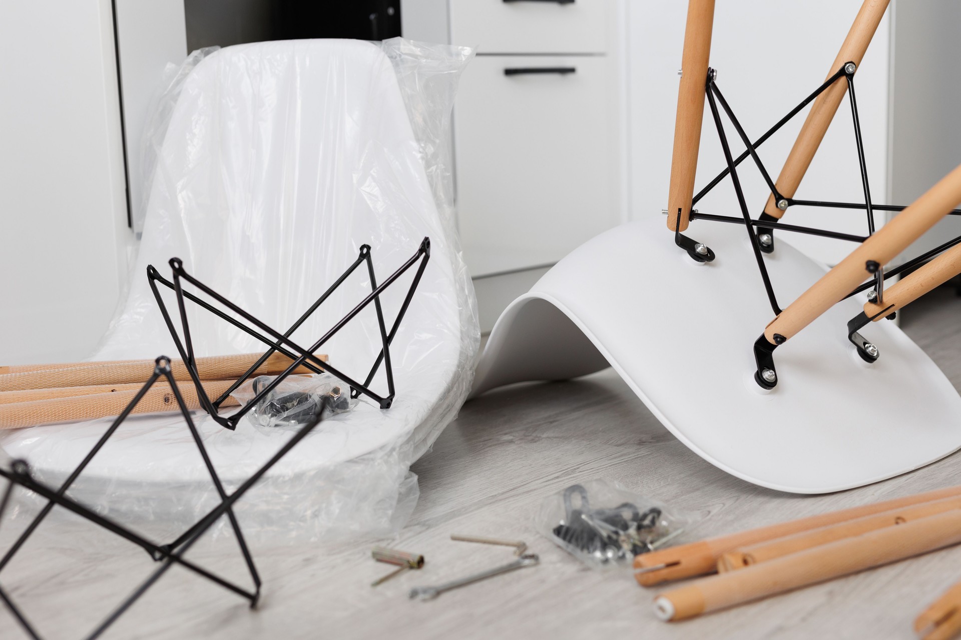 Chairs and spare parts in the new kitchen. Assembling kitchen furniture.